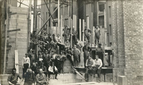 Group Portrait of Capitol Building Construction Workers, c. 1911. Photograph courtesy of the Wisconsin Historical Society, Image ID: 122366